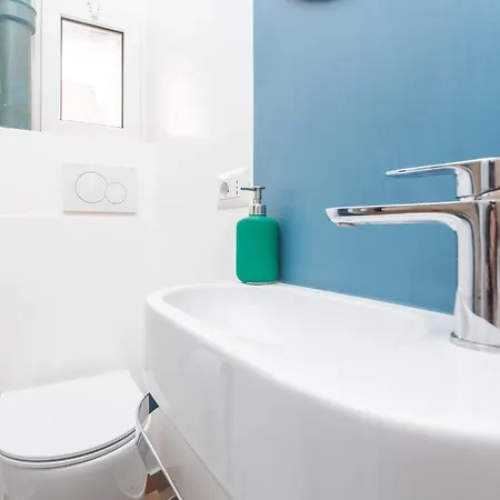 Rhome Vatican Chic * רומא